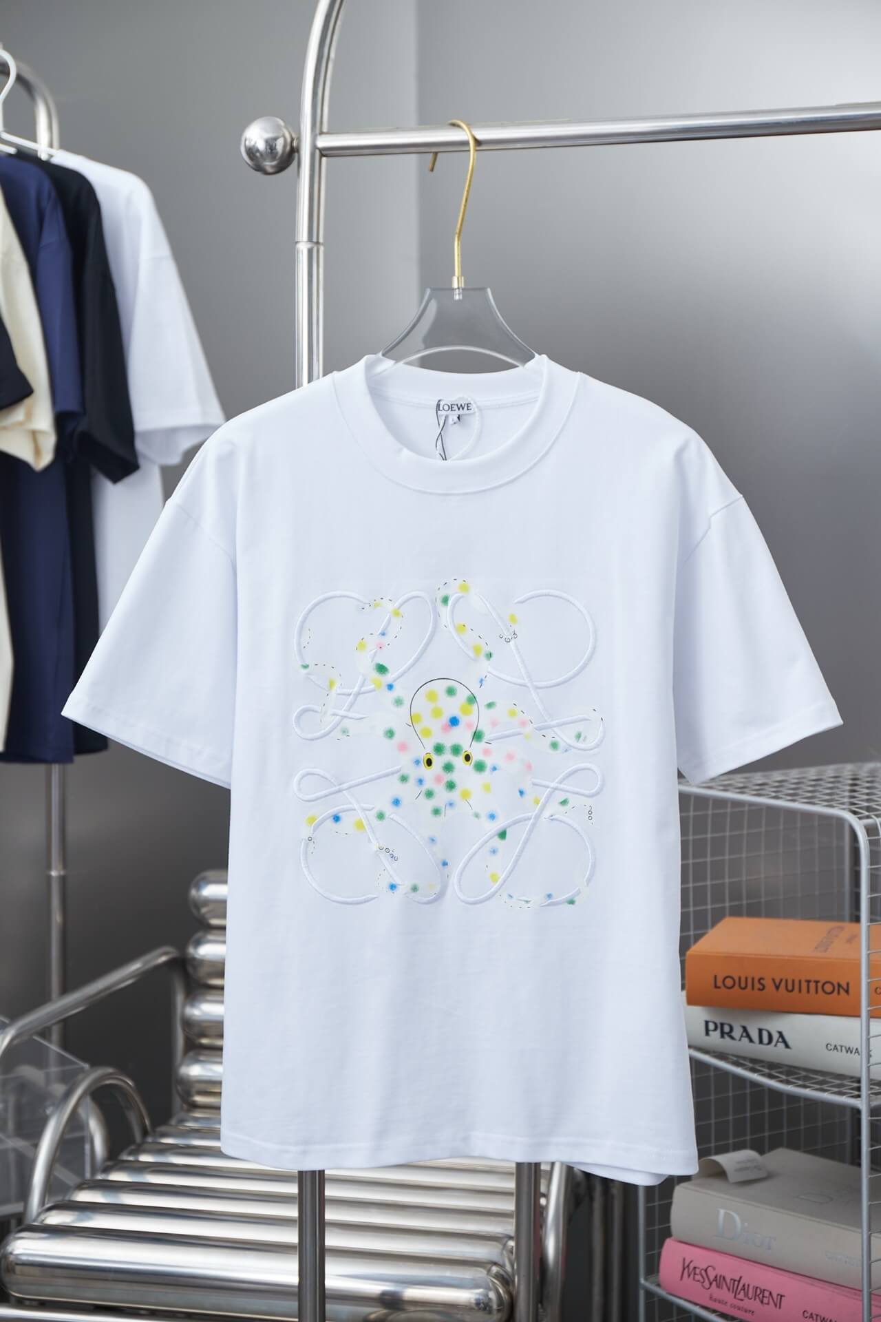 Camiseta con bordado de pulpo