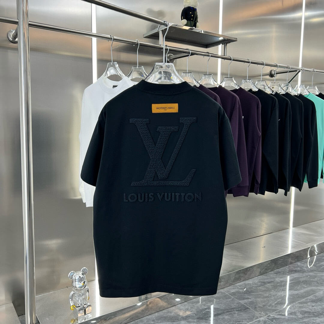 Camiseta bordada pequeña delantera y grande trasera