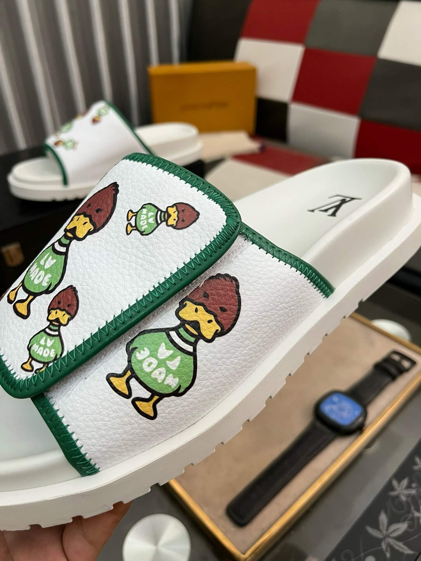 Chaussons en relief avec personnages de dessins animés