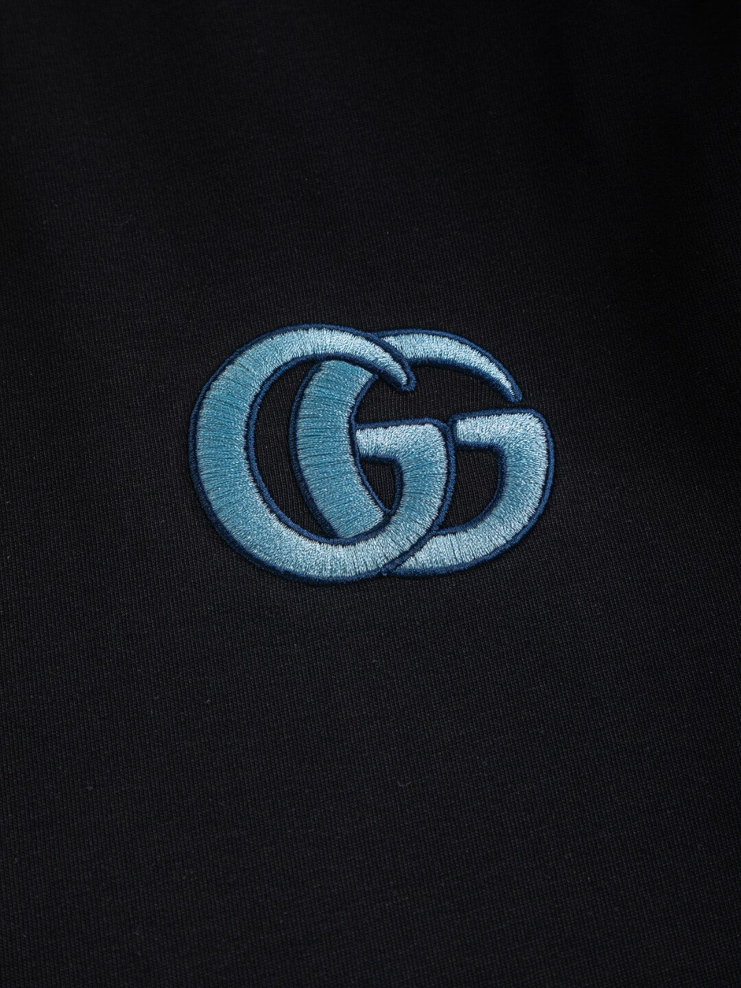 Camiseta con bordado de doble G en el pecho