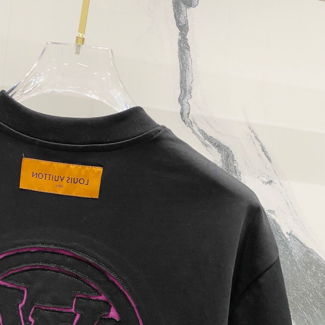 Camiseta con diseño roto