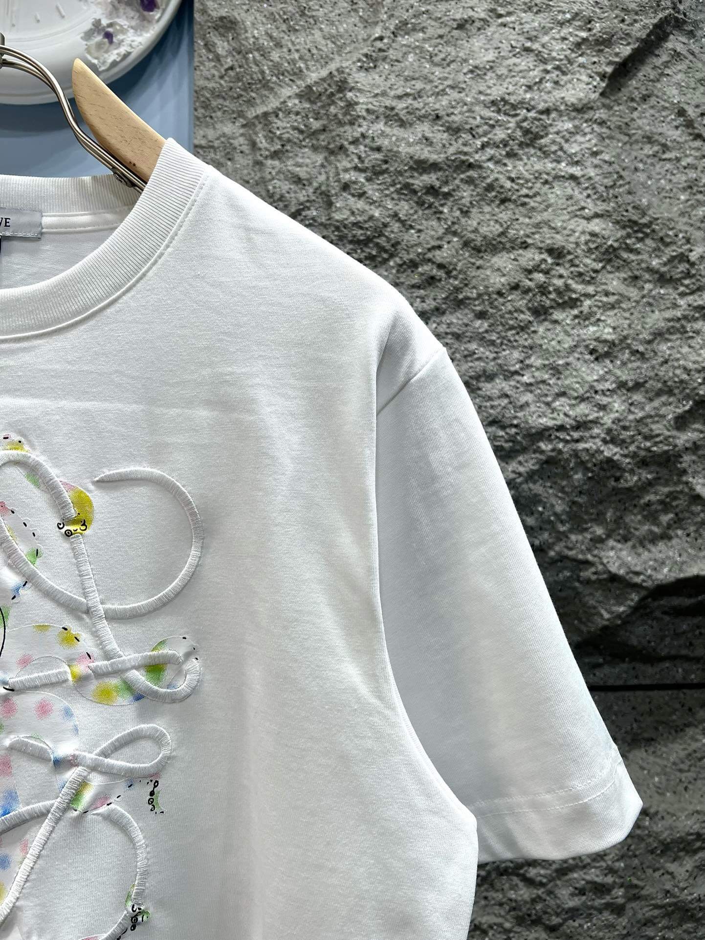 Camiseta con bordado de pulpo
