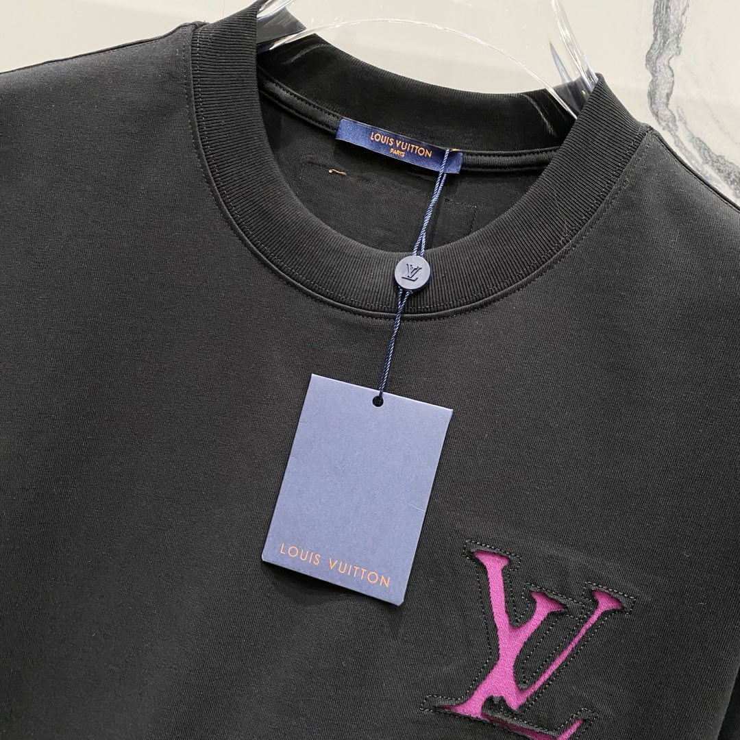 Camiseta con diseño roto