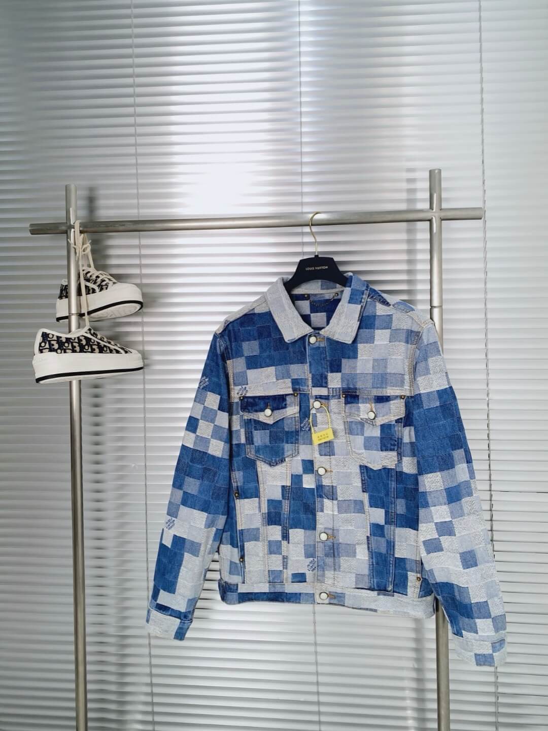 Nuevo traje de mezclilla a cuadros