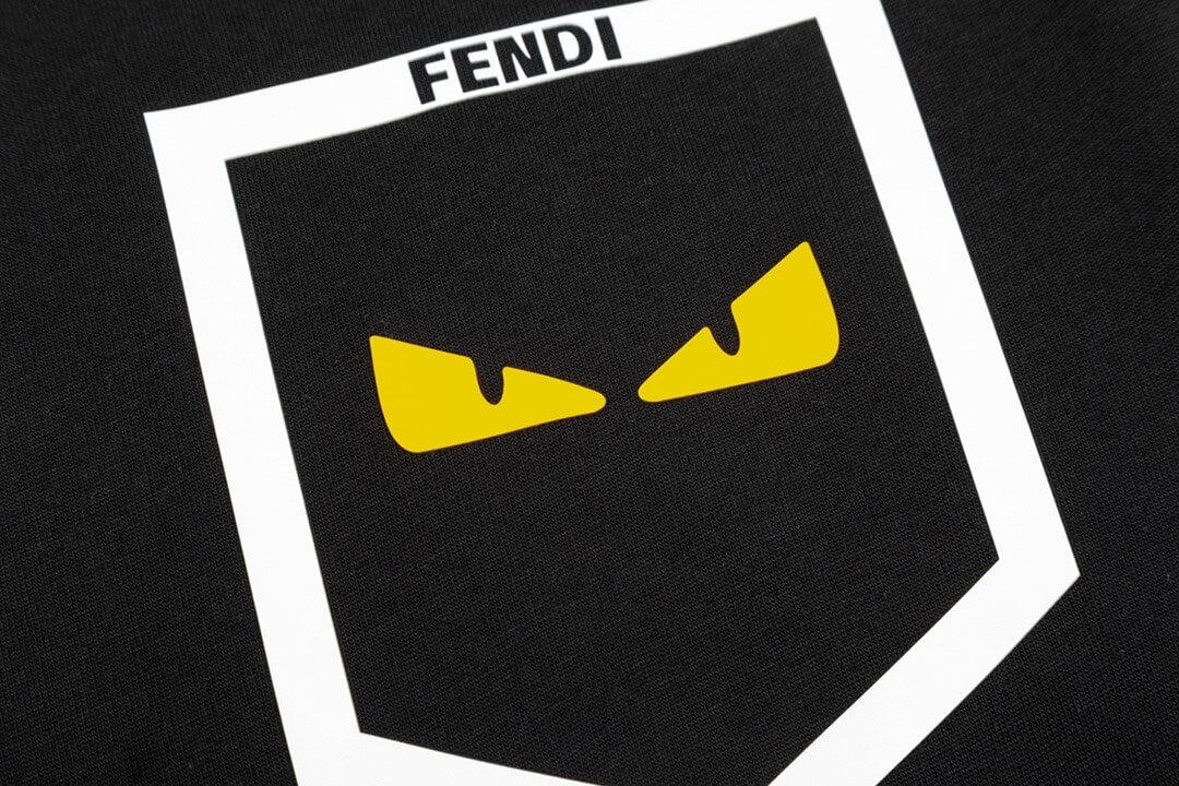 Camiseta con estampado de bolsillo