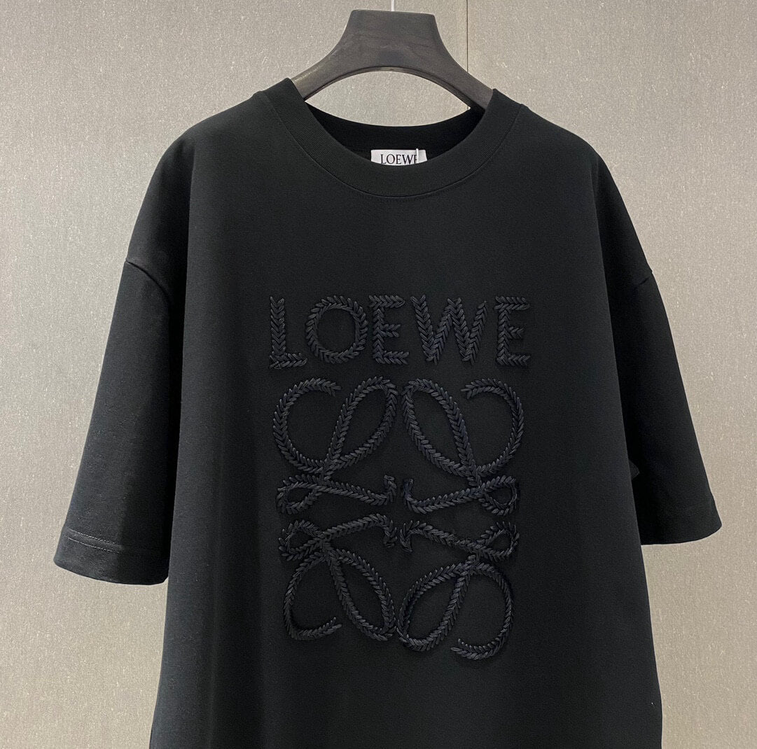 Camiseta con bordado exquisito