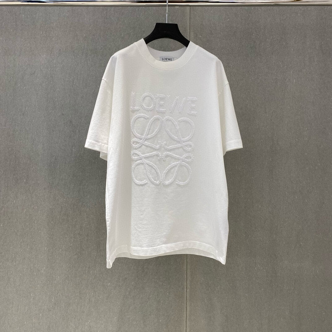 Camiseta con bordado exquisito