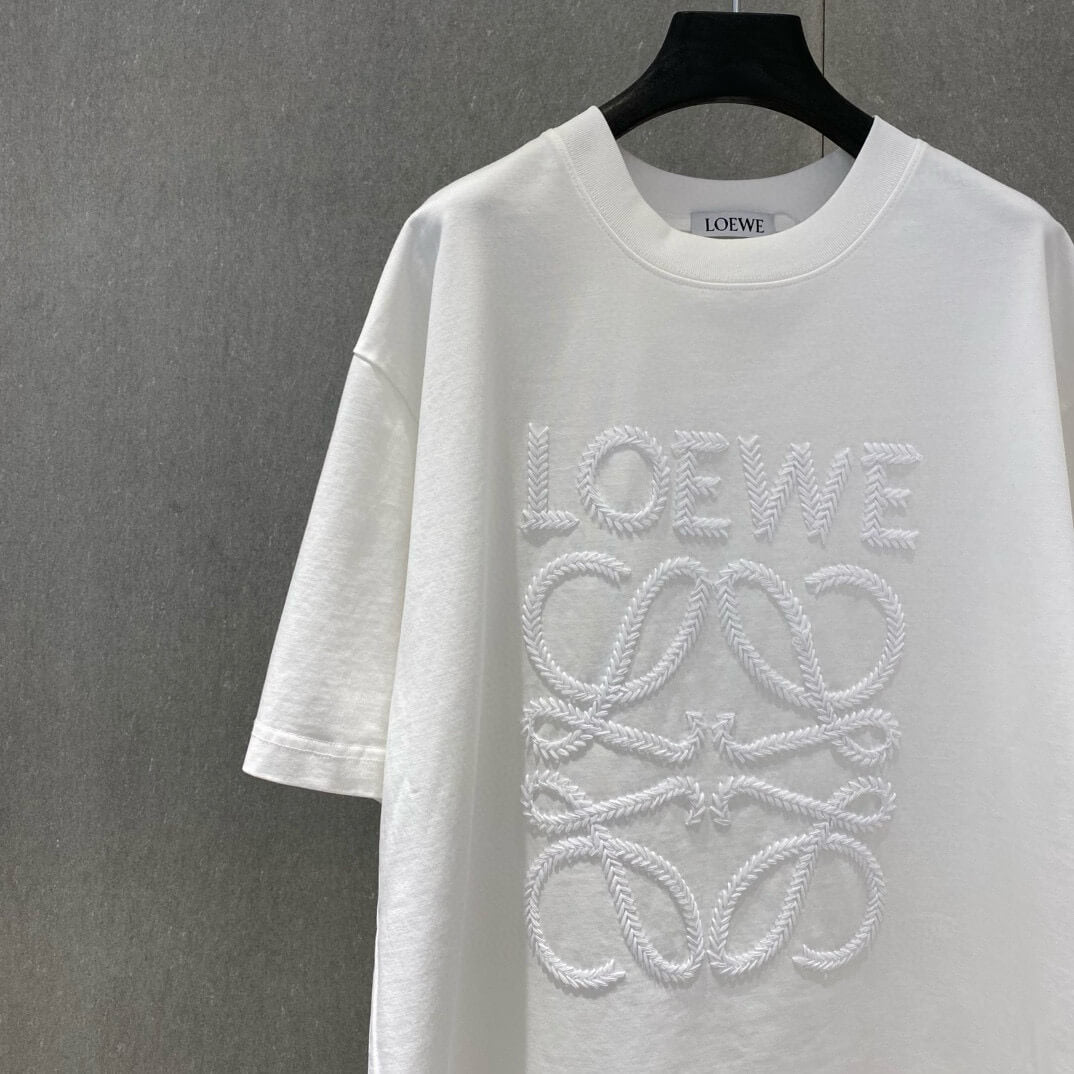 Camiseta con bordado exquisito