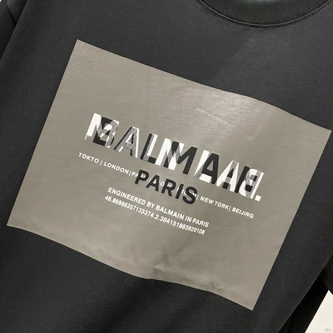 Camiseta con el alfabeto de París