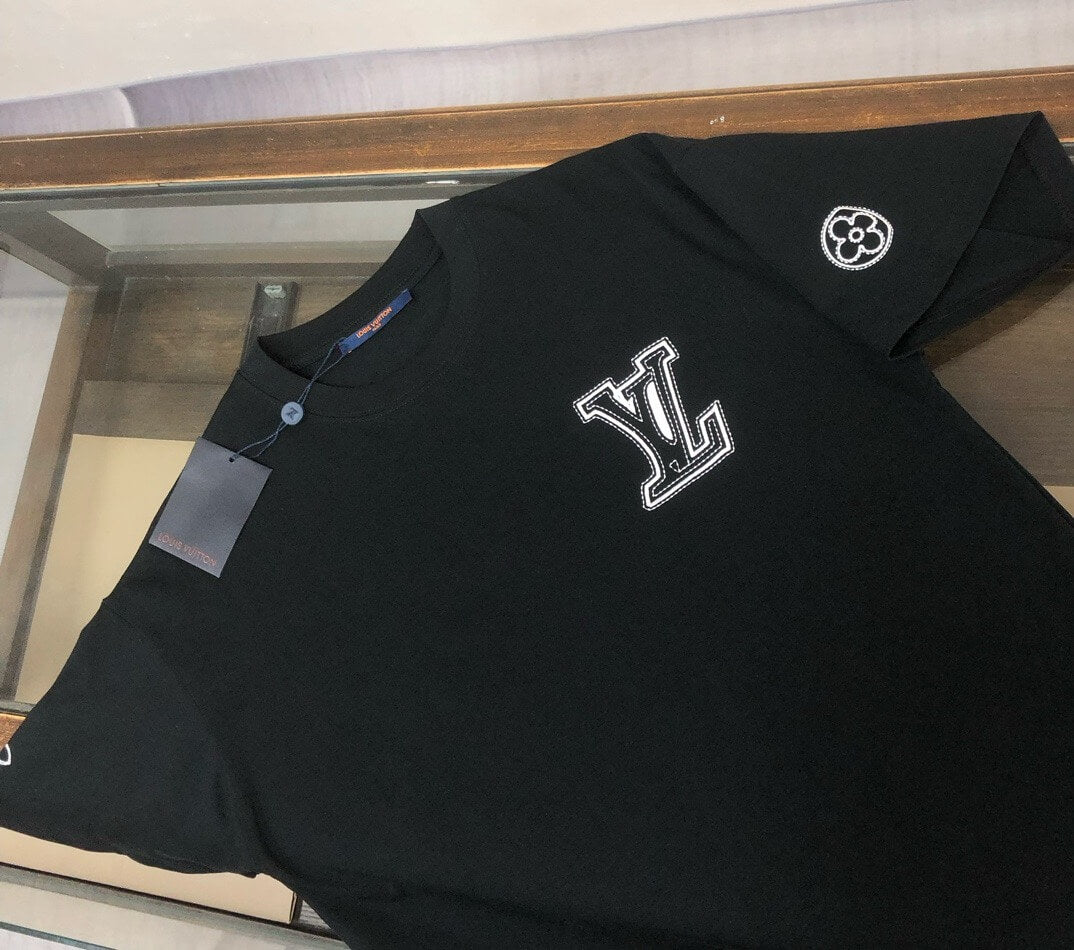 Camiseta con bordado en el pecho