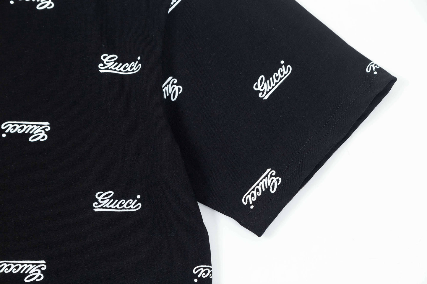 Camiseta con letras estampadas completas