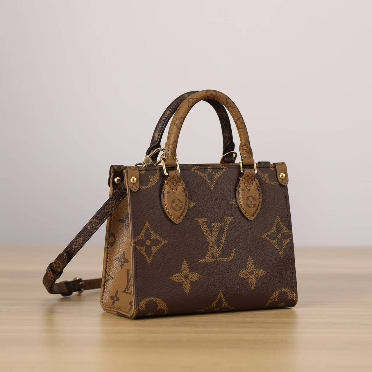 Bolsa de mano con estampado bicolor de doble cara