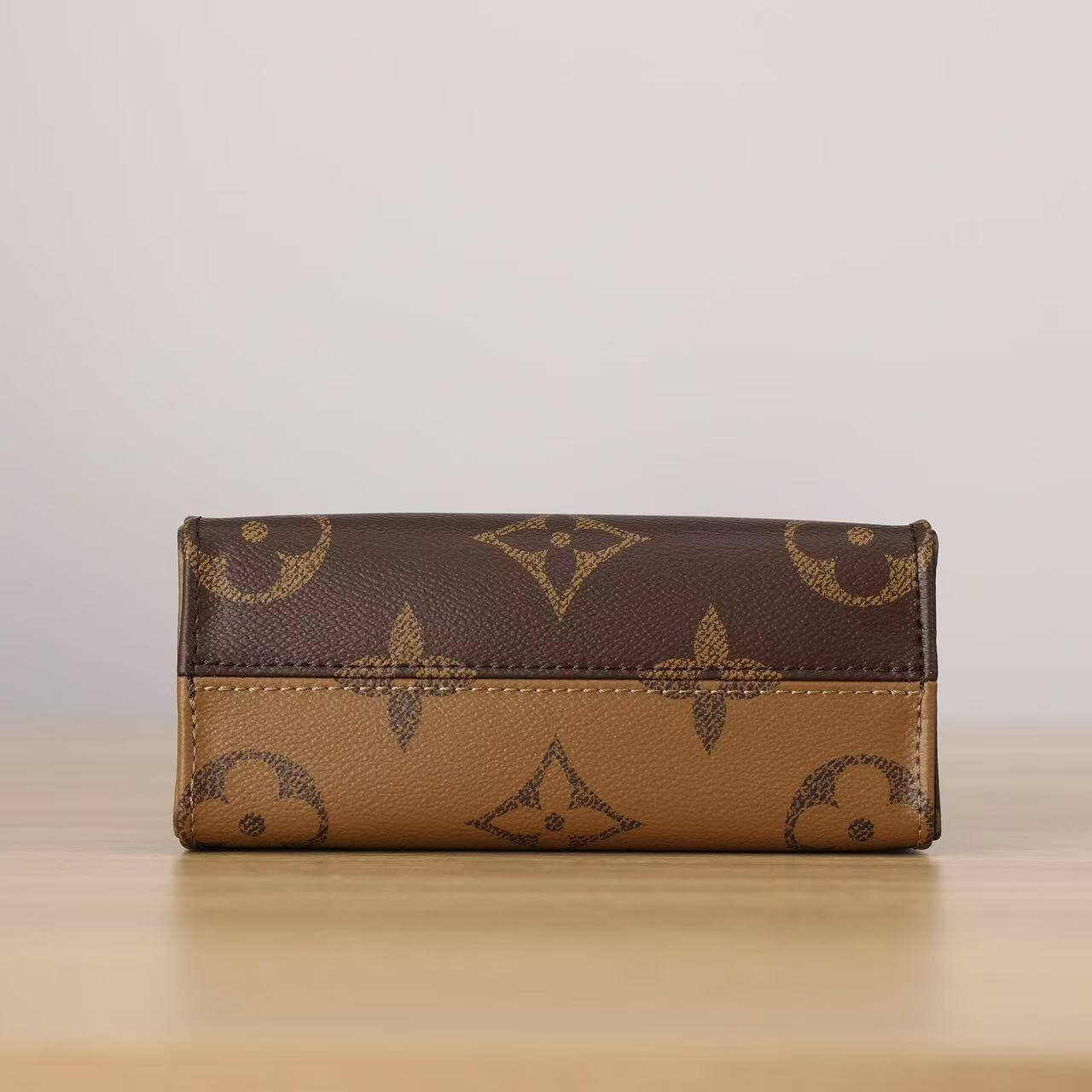 Bolsa de mano con estampado bicolor de doble cara