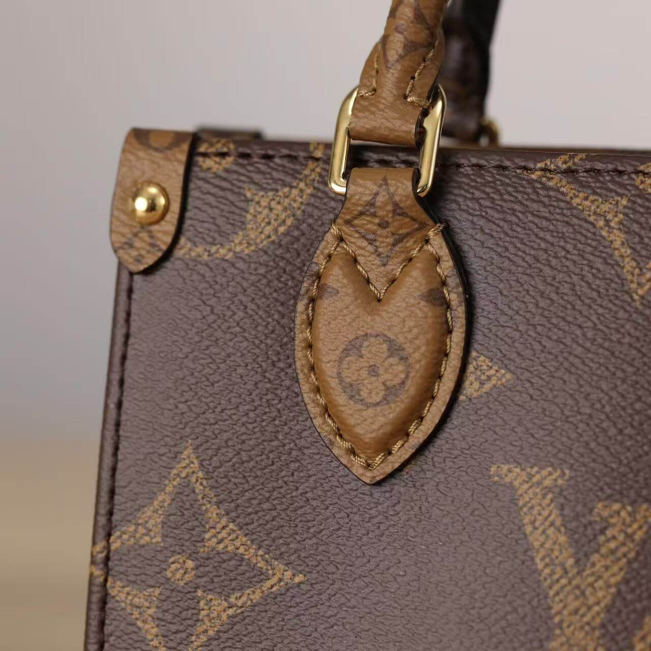 Bolsa de mano con estampado bicolor de doble cara