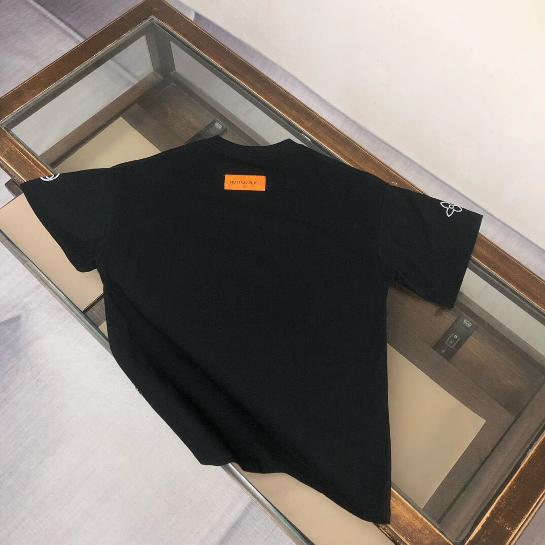 Camiseta con bordado en el pecho