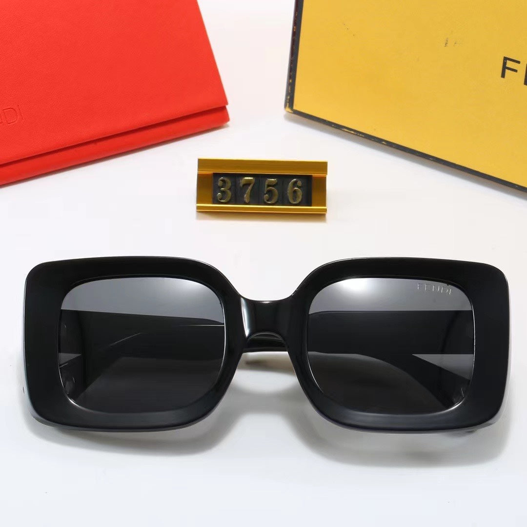 Gafas de sol con montura cuadrada