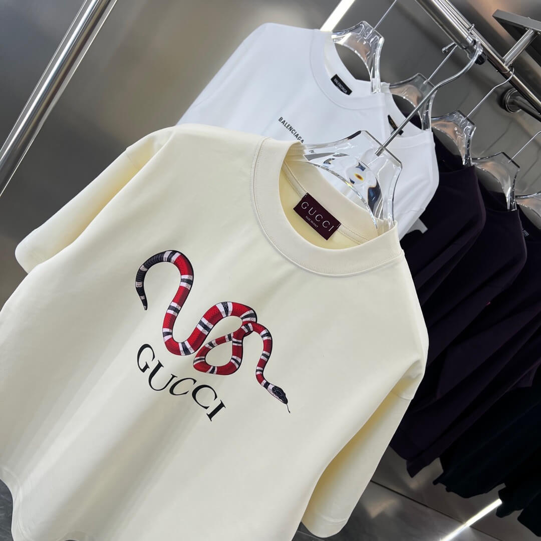 Camiseta con estampado de serpiente 2025