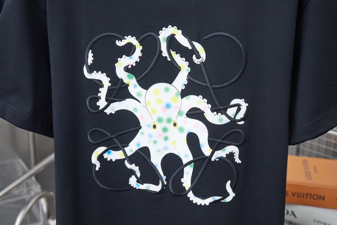Camiseta con bordado de pulpo