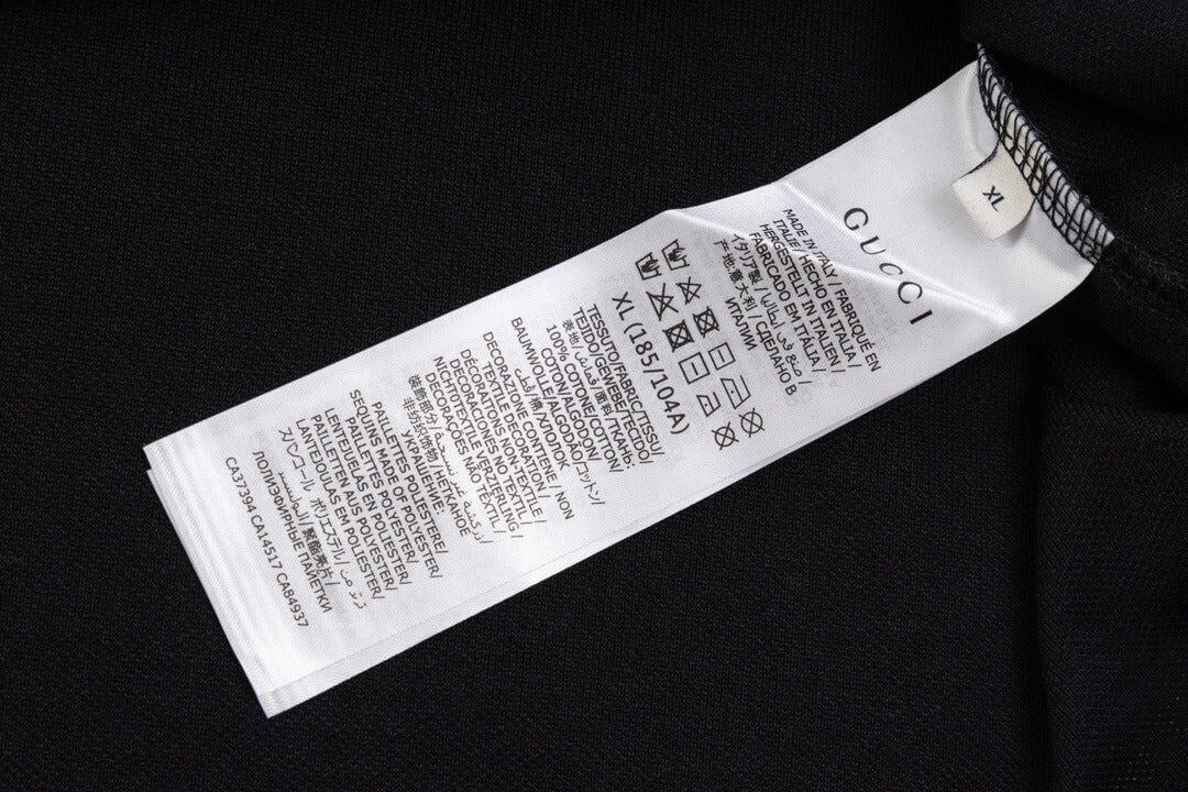 Camiseta polo con bordado de letras