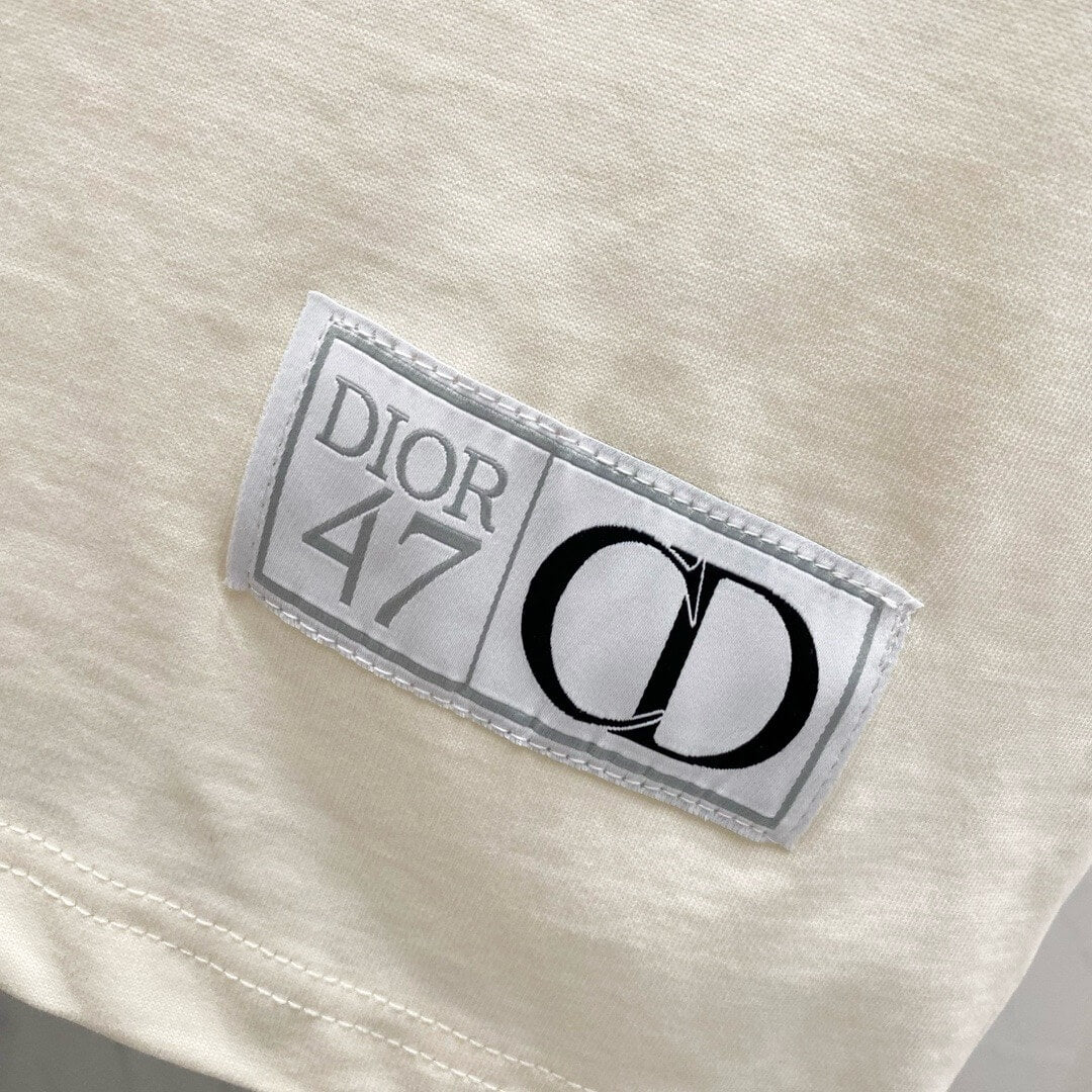 Camiseta con mangas articuladas