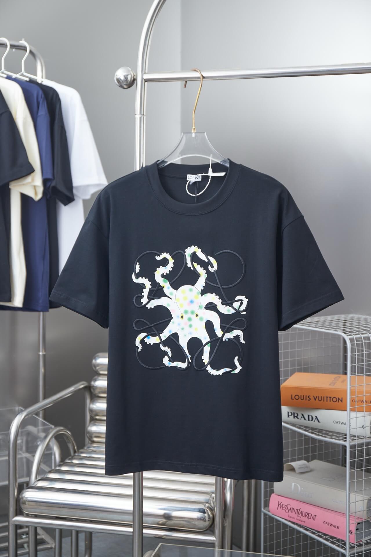 Camiseta con bordado de pulpo