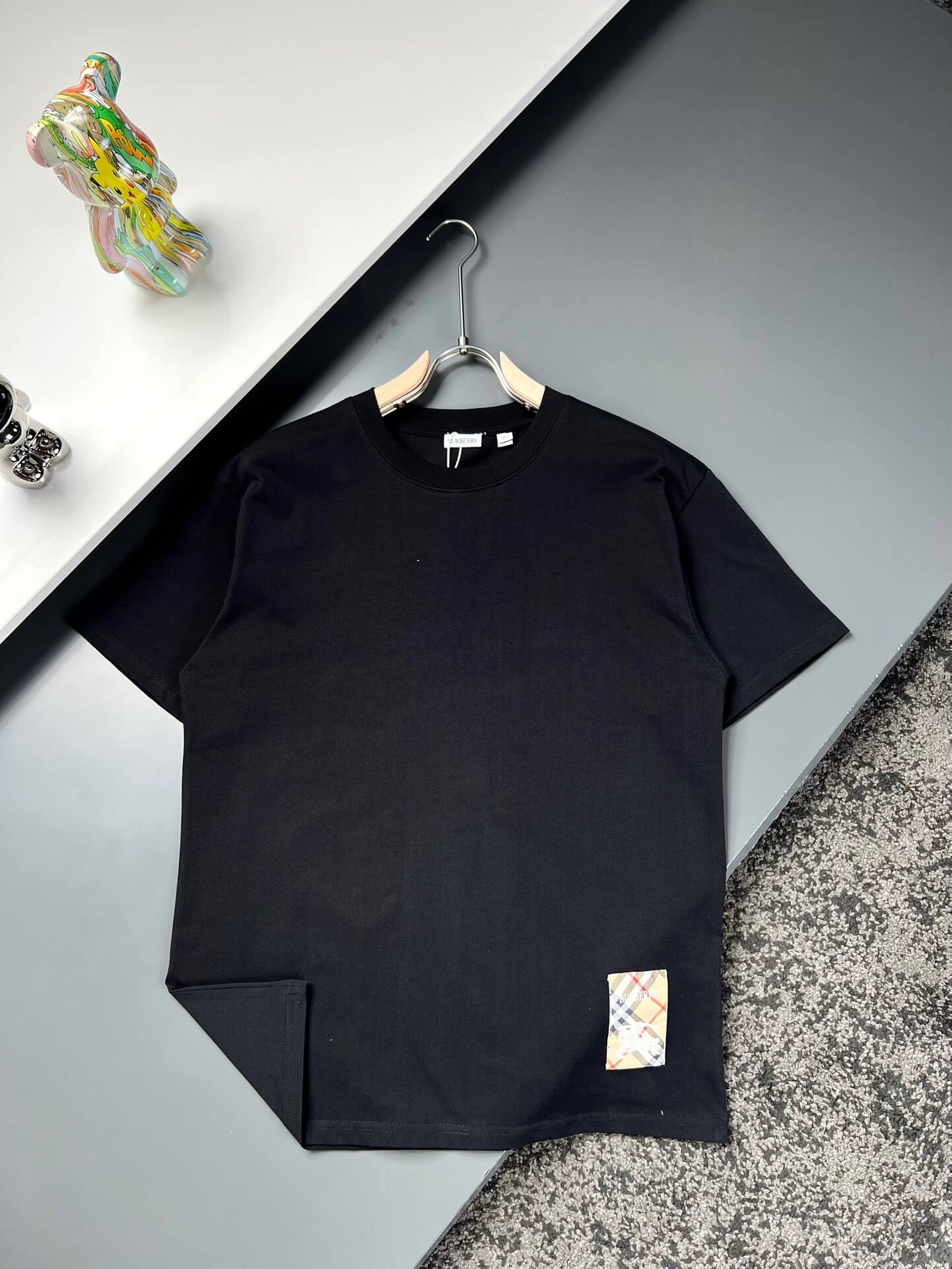 Camiseta clásica bordada con caballo de guerra
