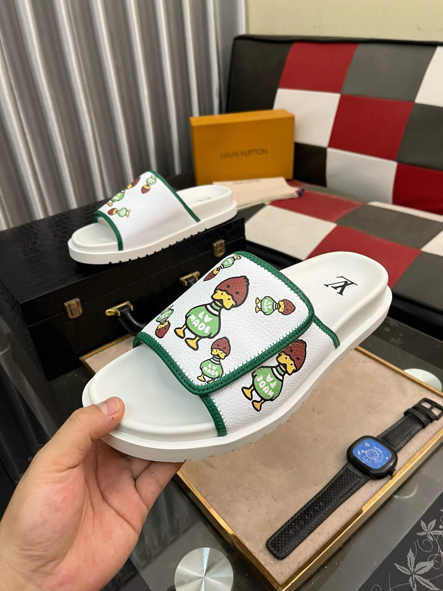 Chaussons en relief avec personnages de dessins animés