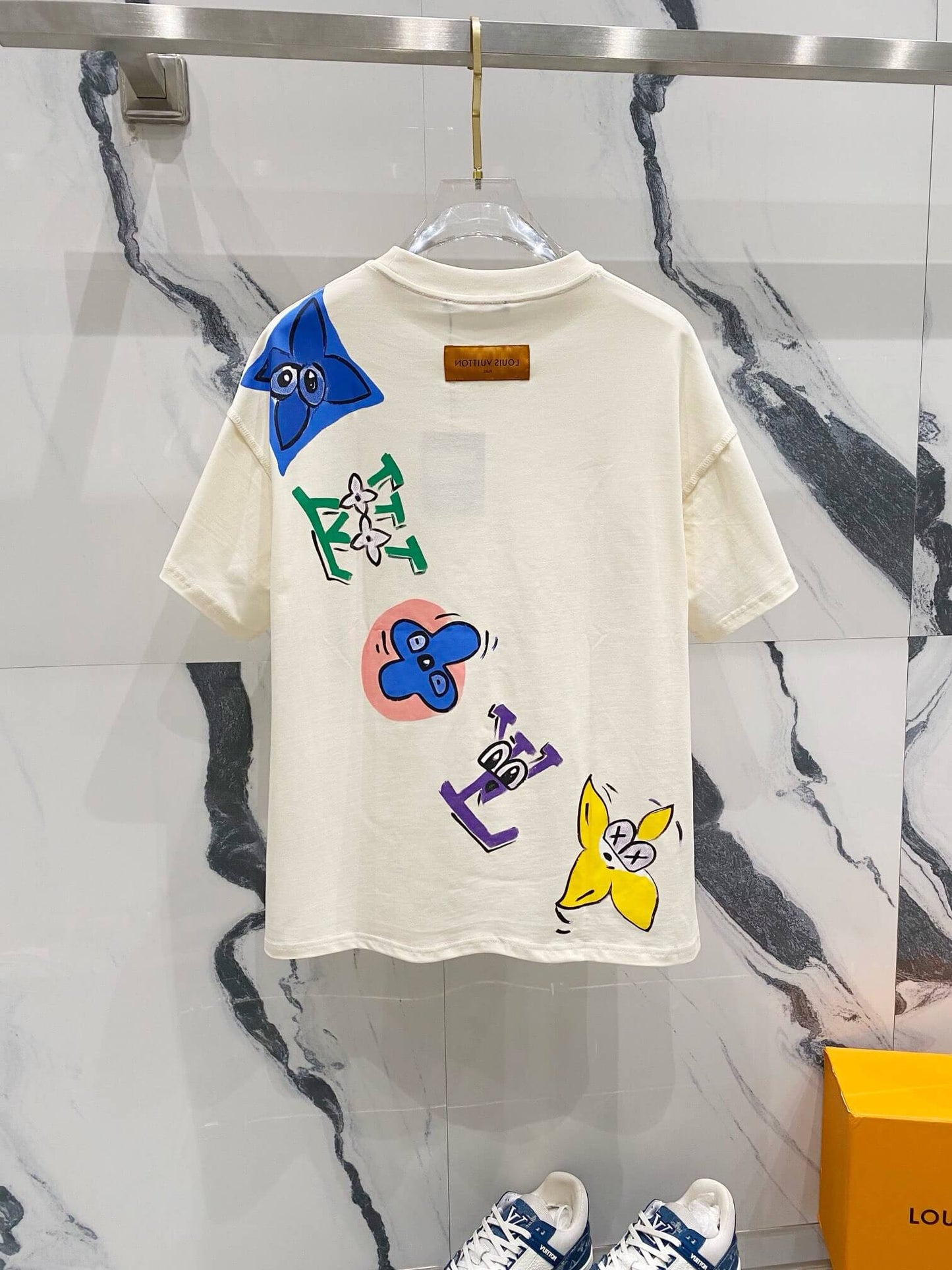 Camiseta con estampado de letras de colores