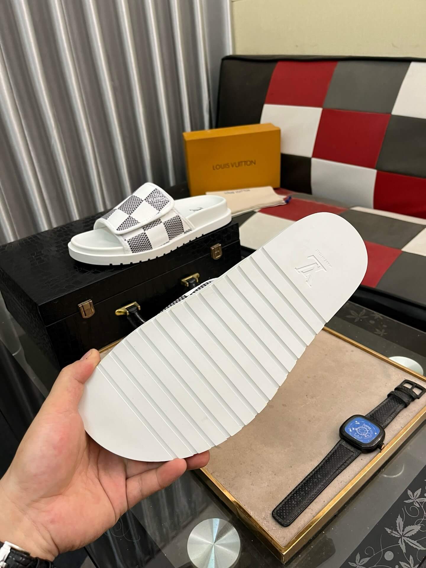 Chaussons à carreaux noirs