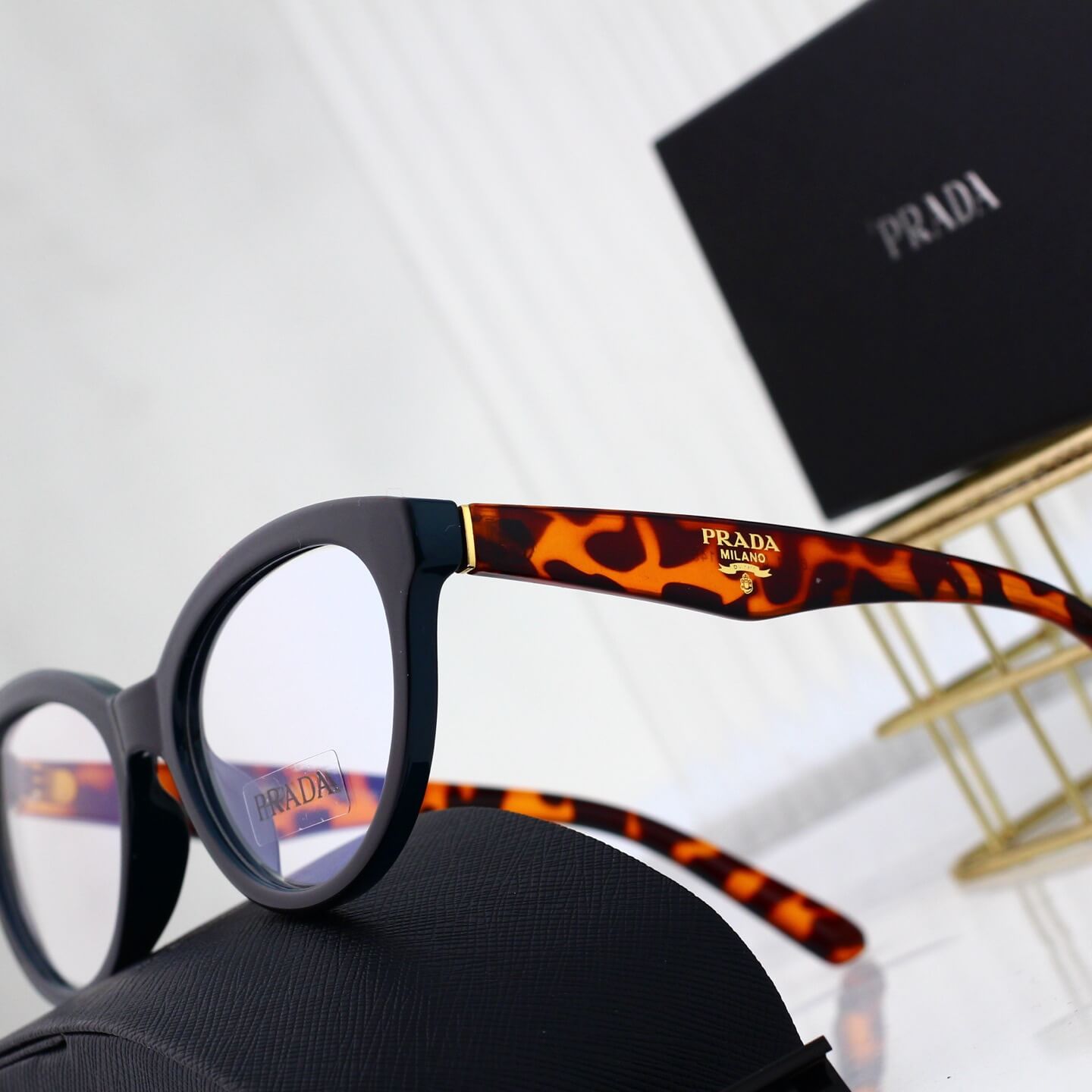 Gafas modernas con estampado de leopardo y protección contra la luz azul