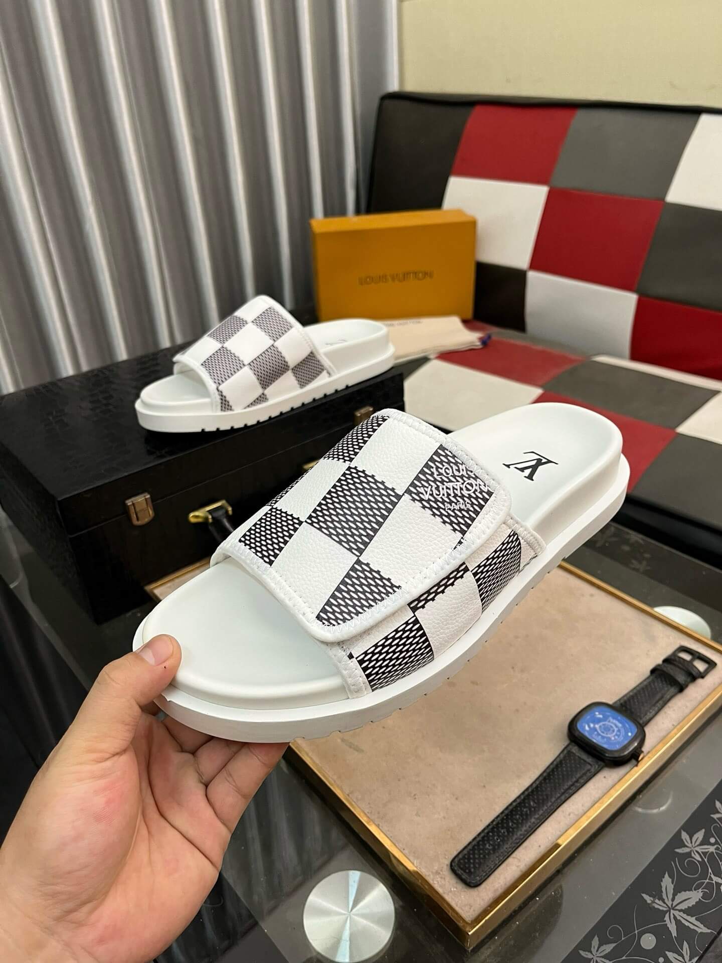 Chaussons à carreaux noirs