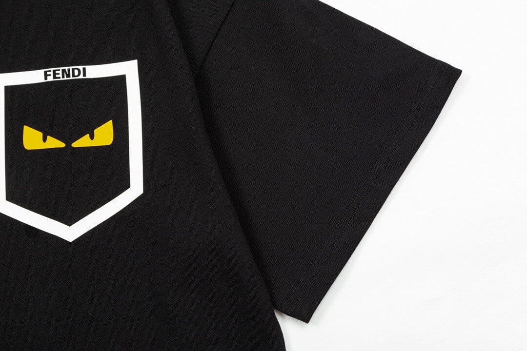 Camiseta con estampado de bolsillo
