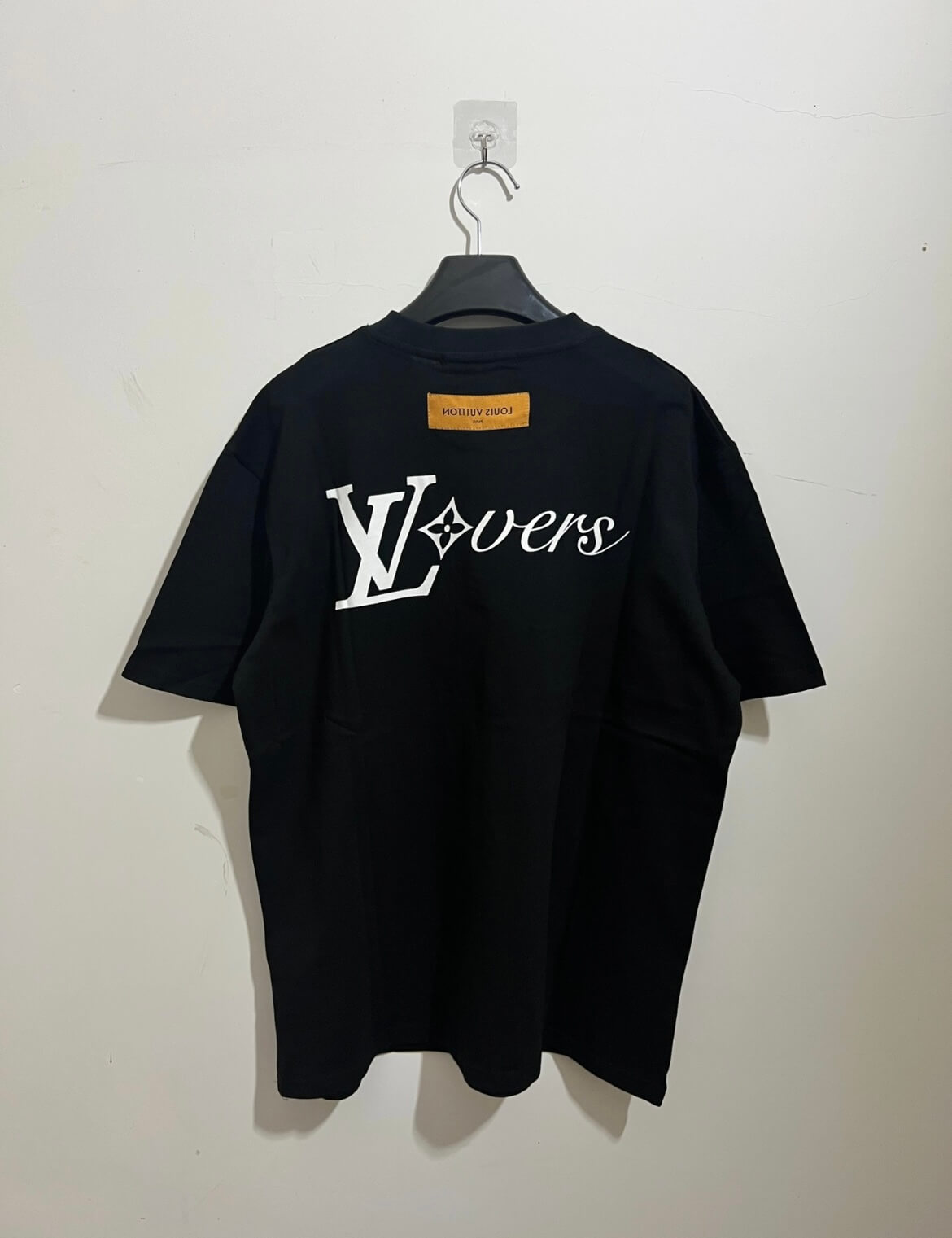 Camiseta clásica con estampado de letras delanteras y traseras