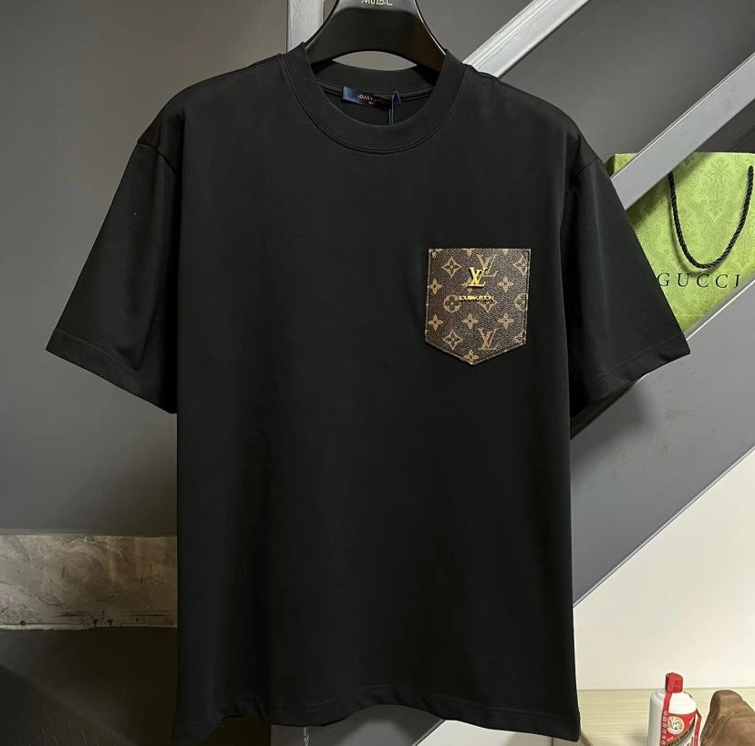 2025 New Classic Floral Pocket with Metal Logo T-shirt