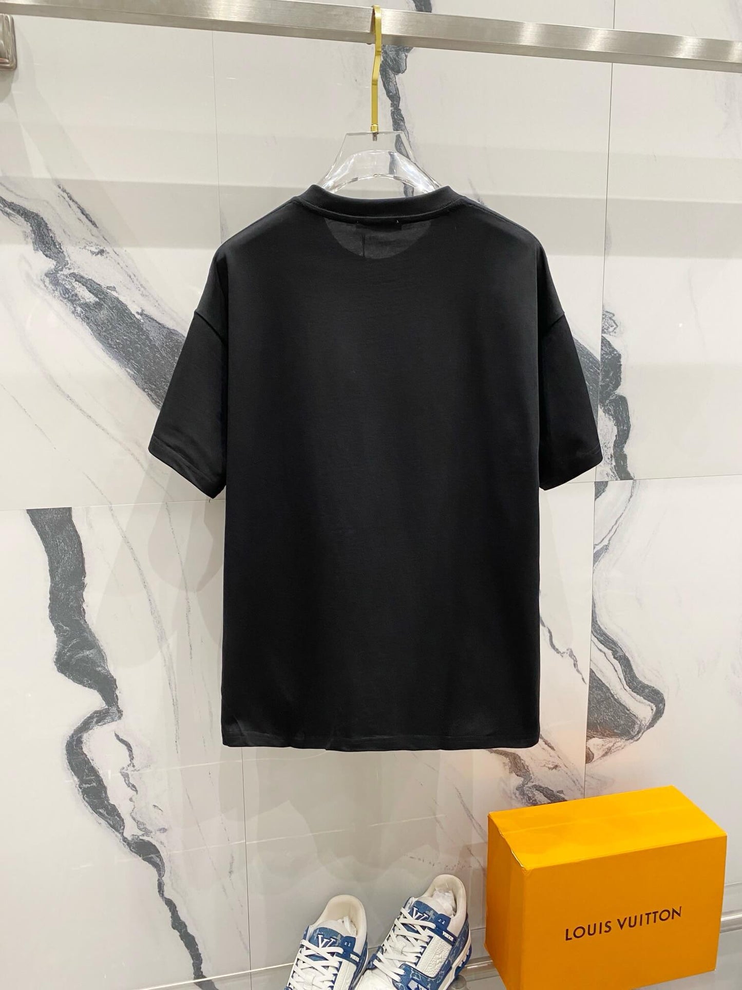 Camiseta bordada con estampado verde