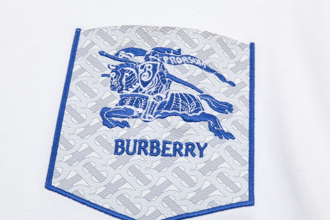 Camiseta con bordado de bolsillo de War Horse