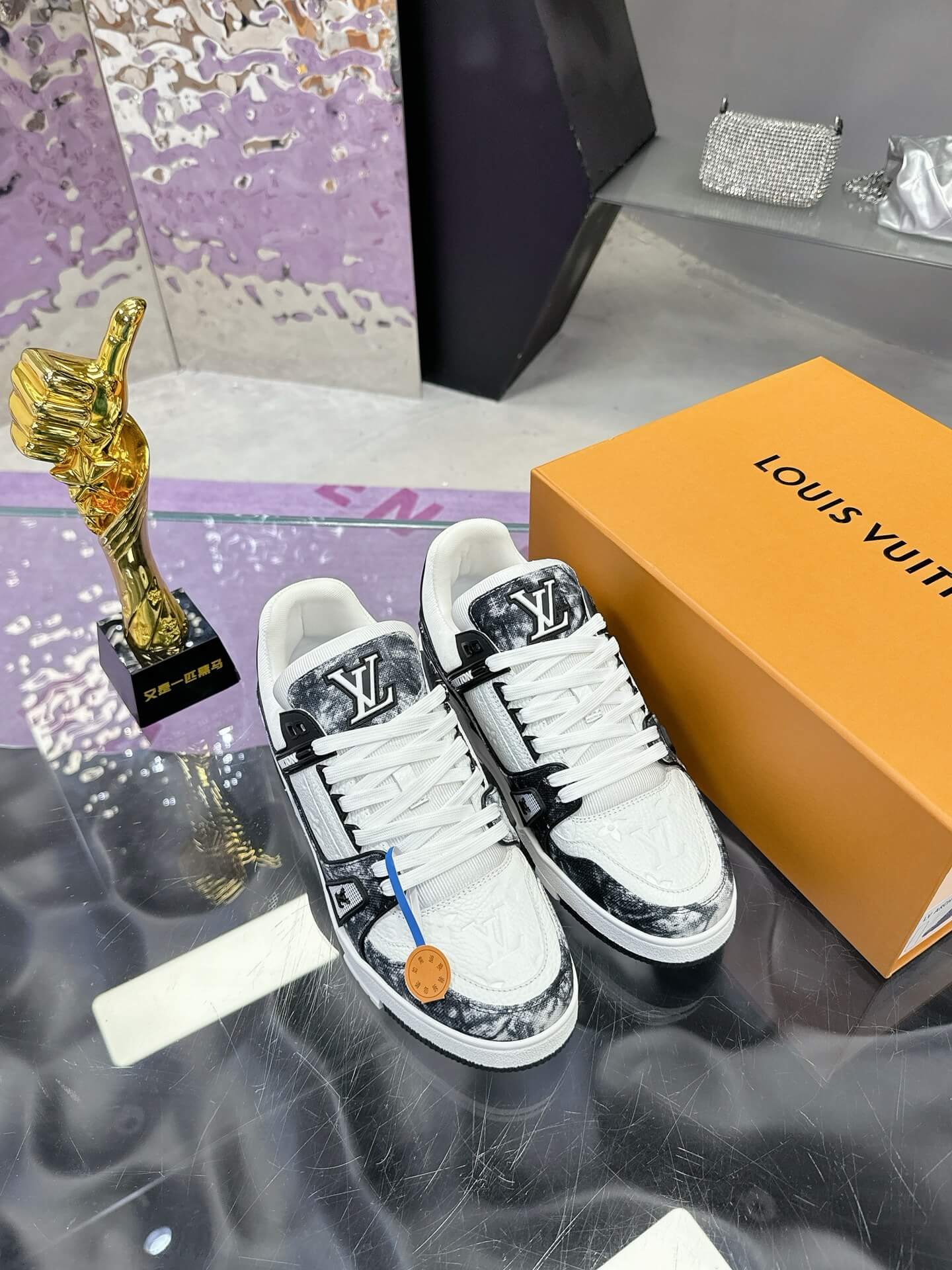 Classic Series Gradient Sneakers