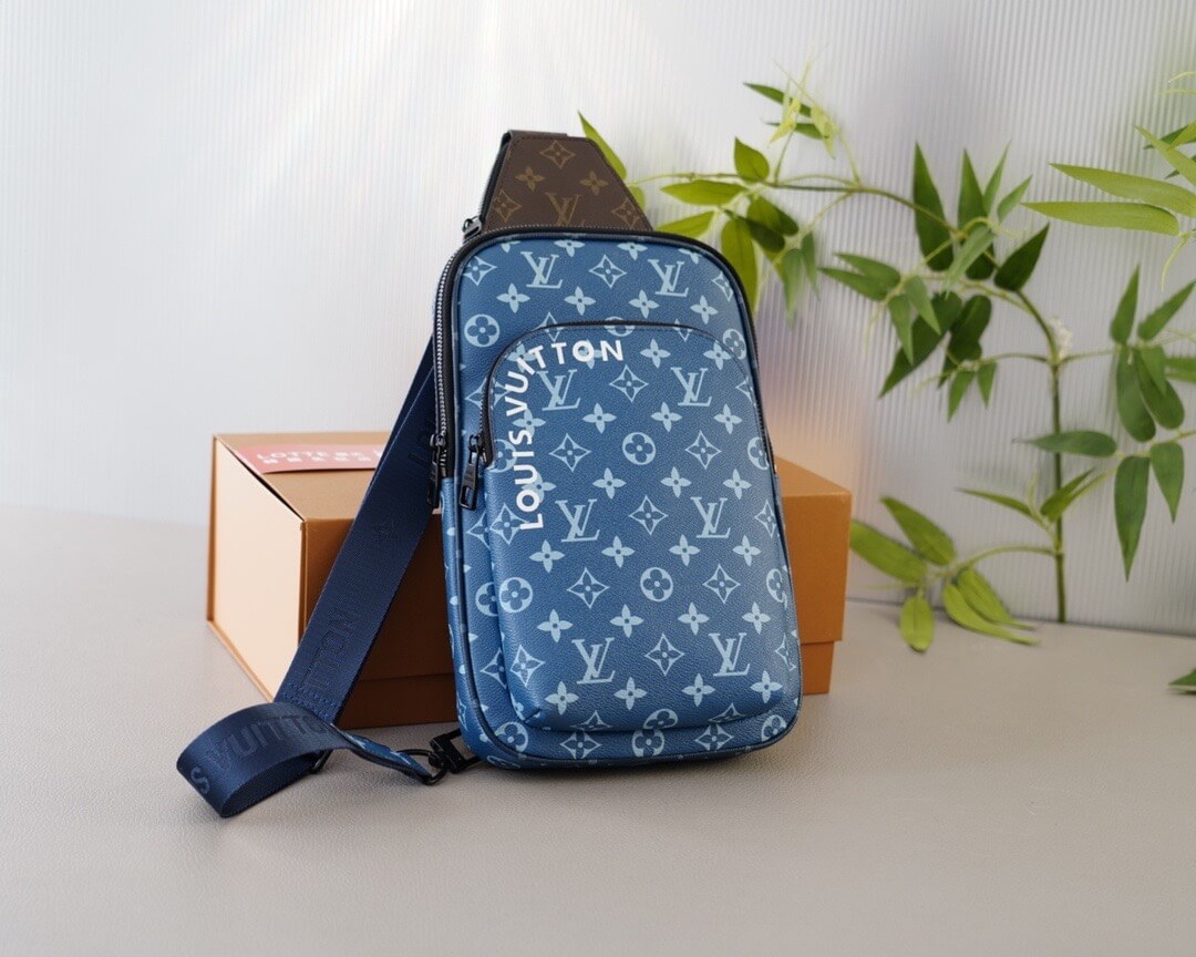 Bolso de pecho clásico con estampado completo y bloques de color