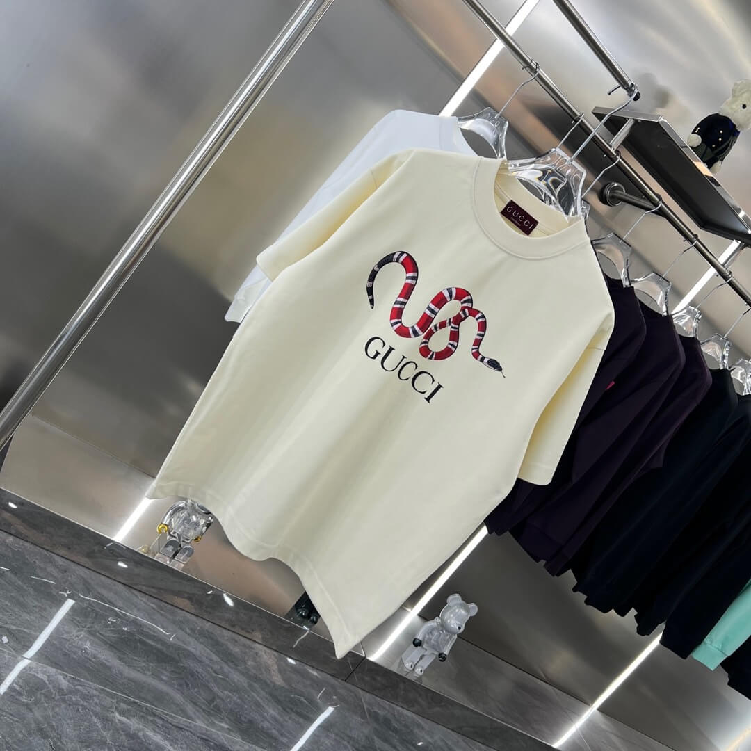 Camiseta con estampado de serpiente 2025