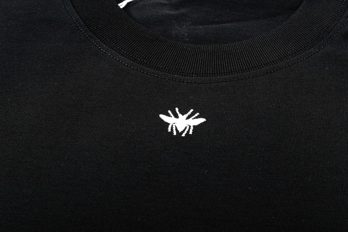 Camiseta con bordado de letras