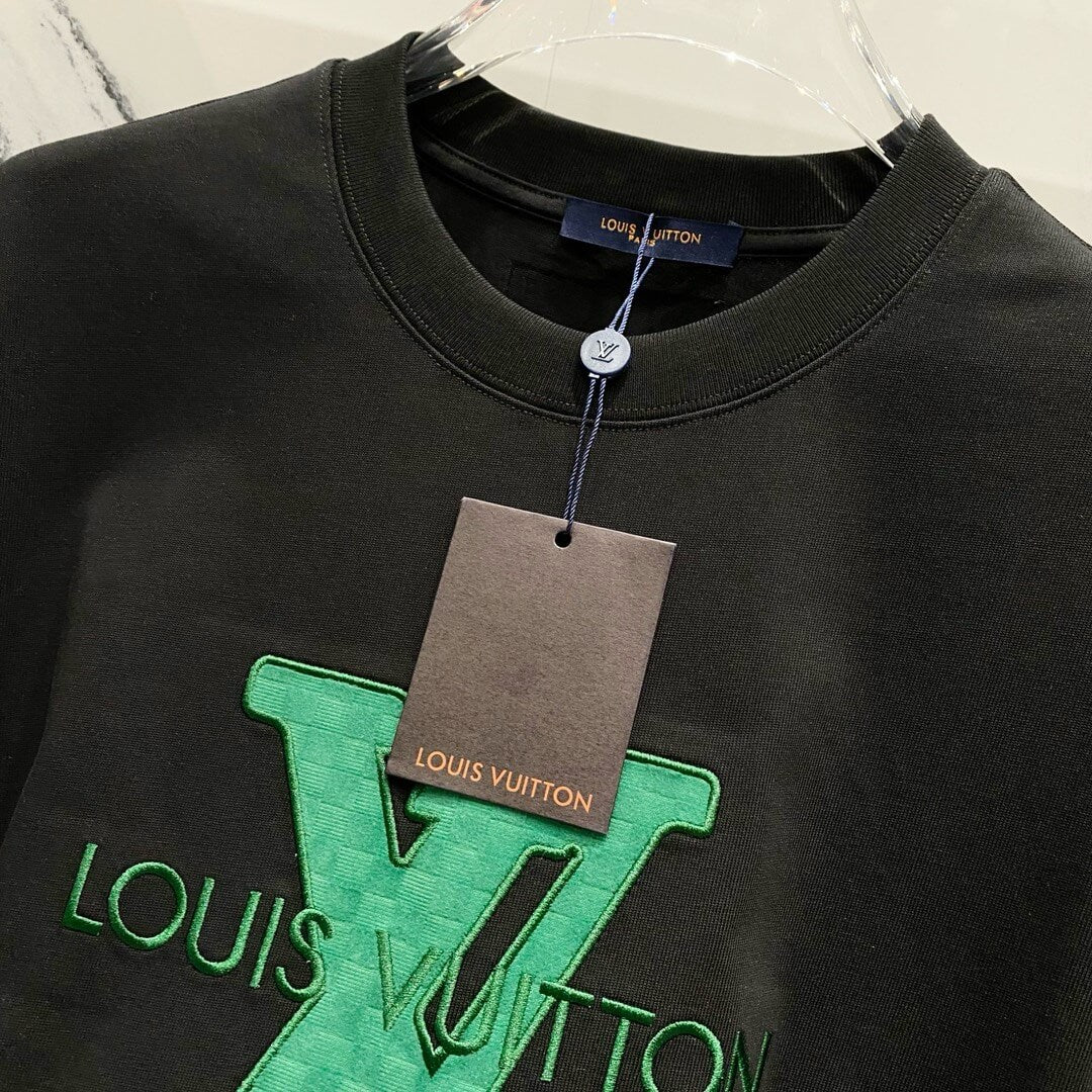 Camiseta bordada con estampado verde