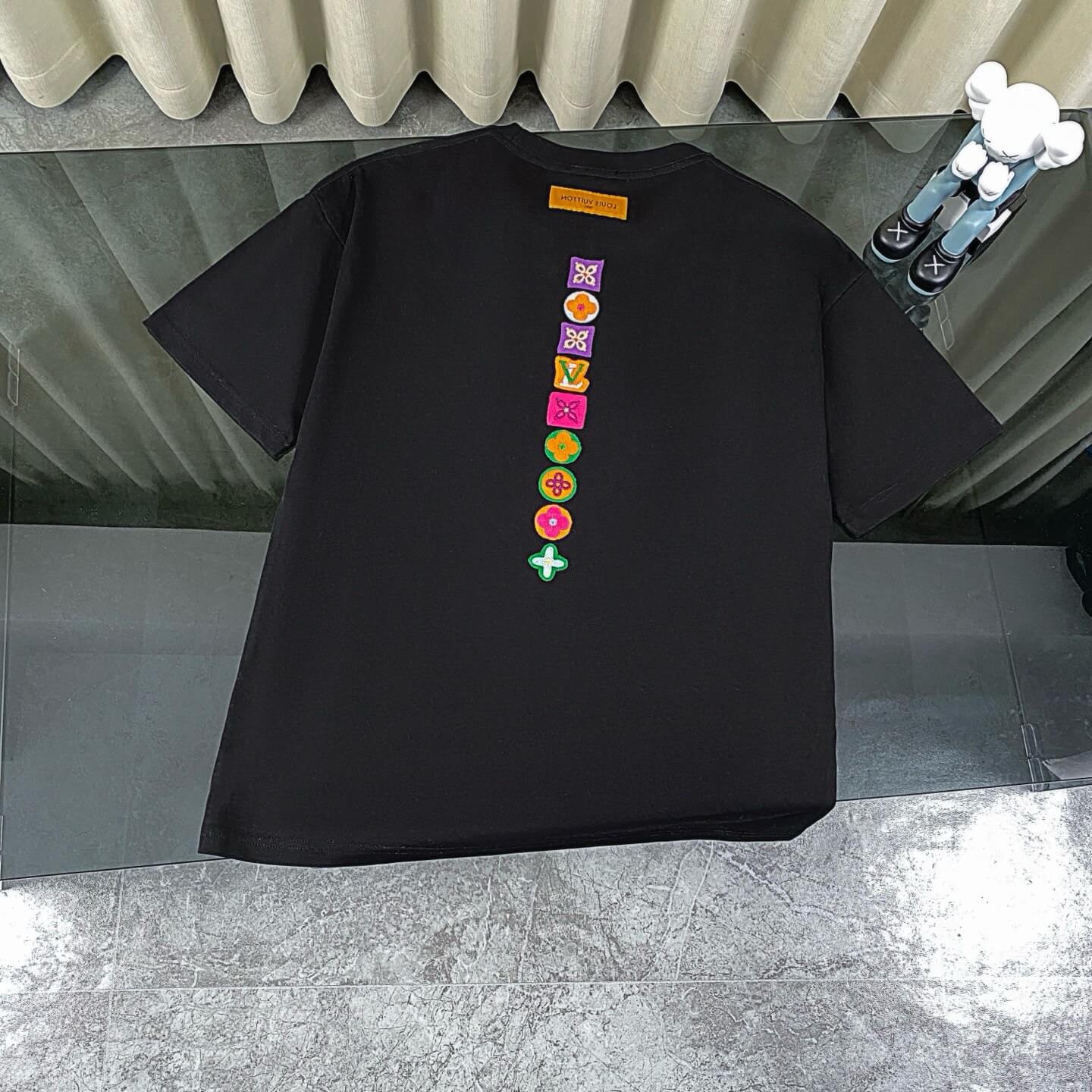 Camiseta con bordado de dopamina