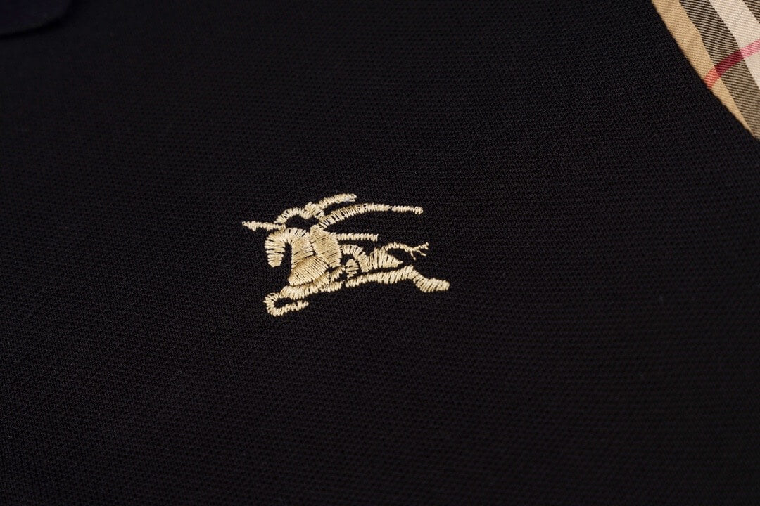 Camiseta polo con costuras de rayas marrones