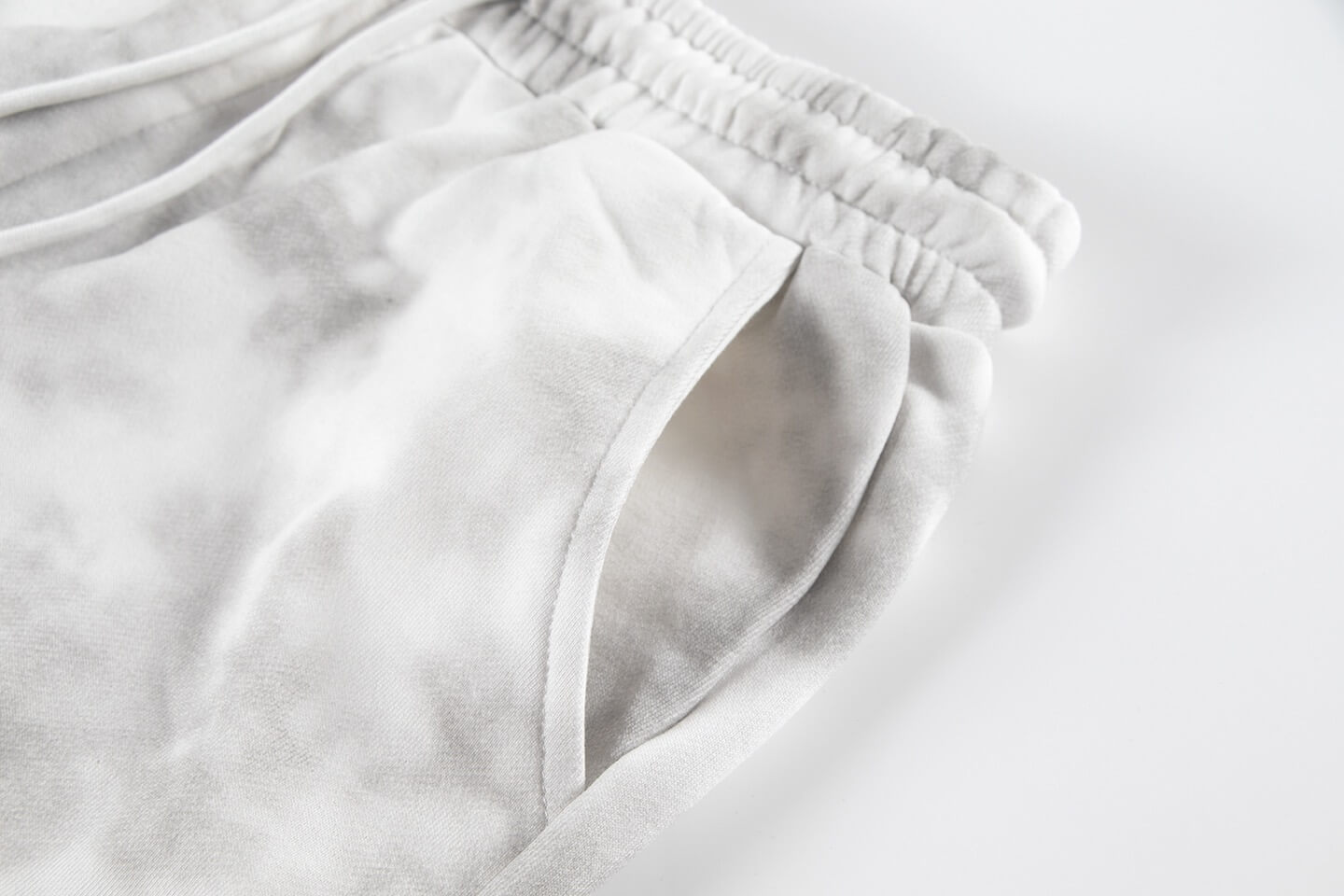Pantalones cortos con bordado de patrón clásico