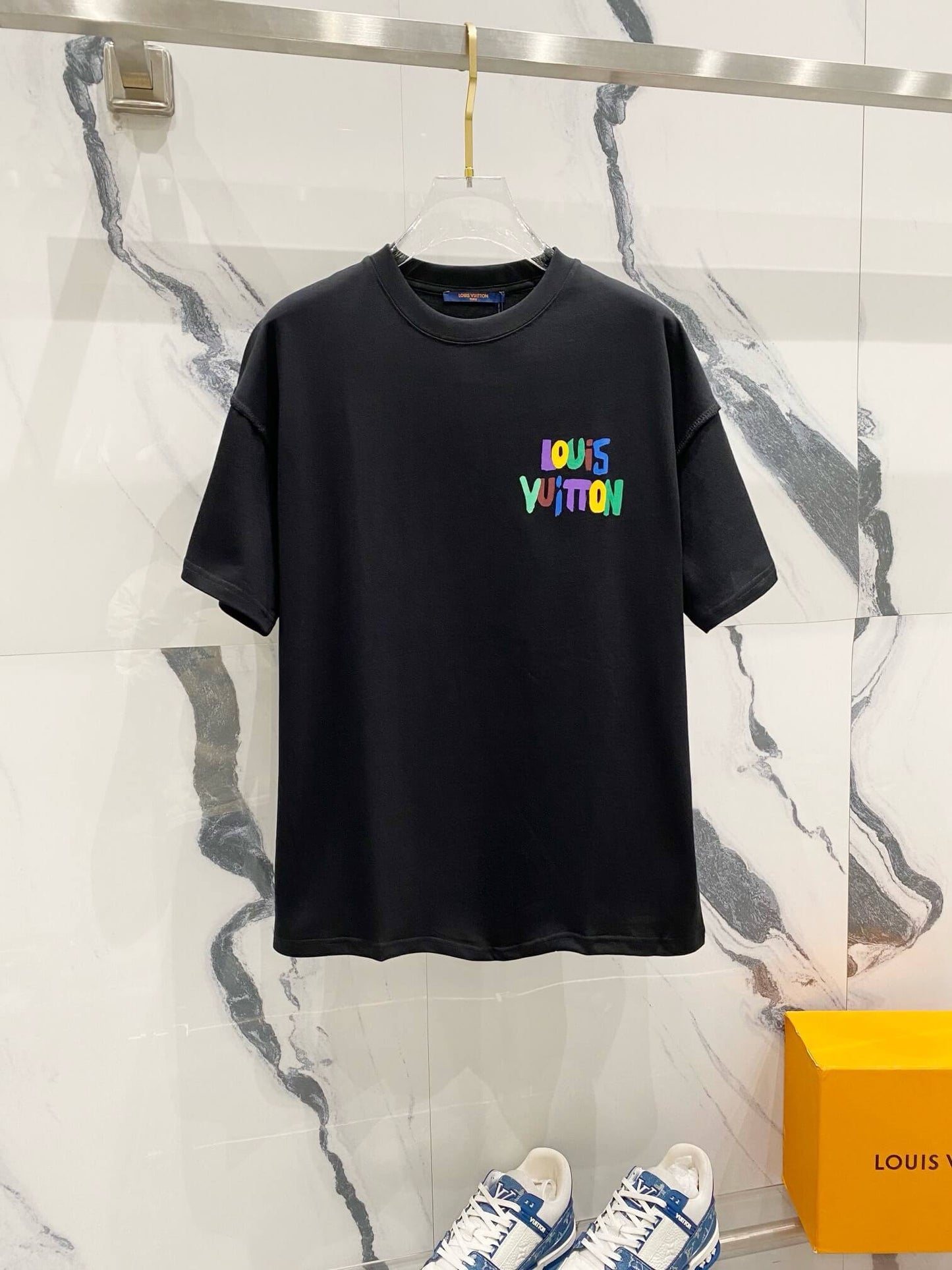 Camiseta con estampado de letras de colores