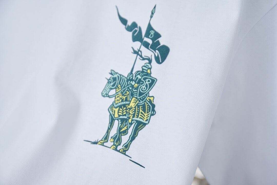 Camiseta con estampado de caballero