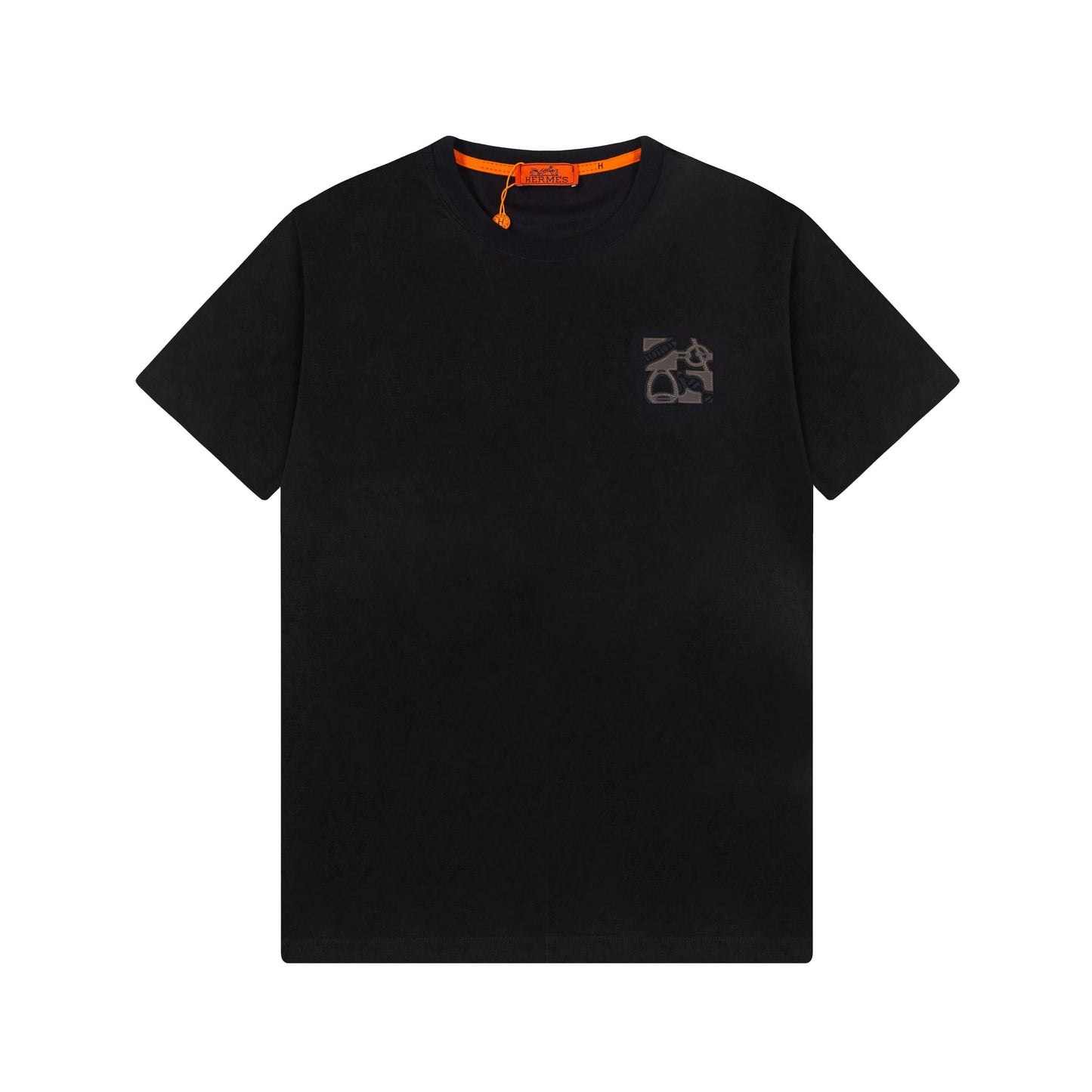 Camiseta con parche de cuero bordado