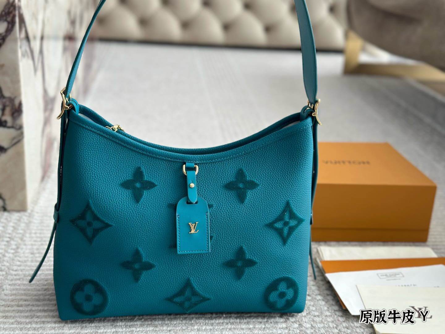 Bolso pequeño para uso diario con relieve