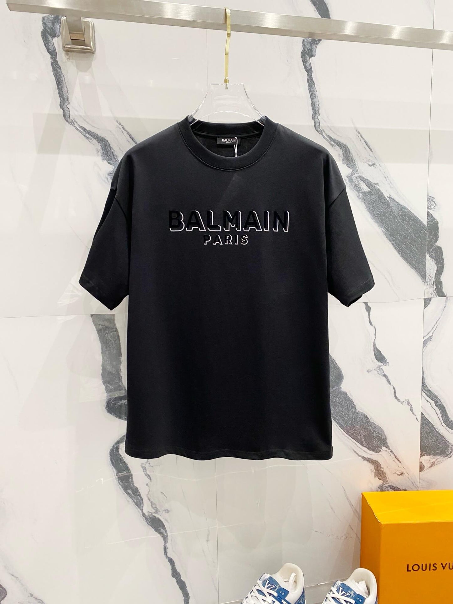 Camiseta con estampado de letras de doble sombra