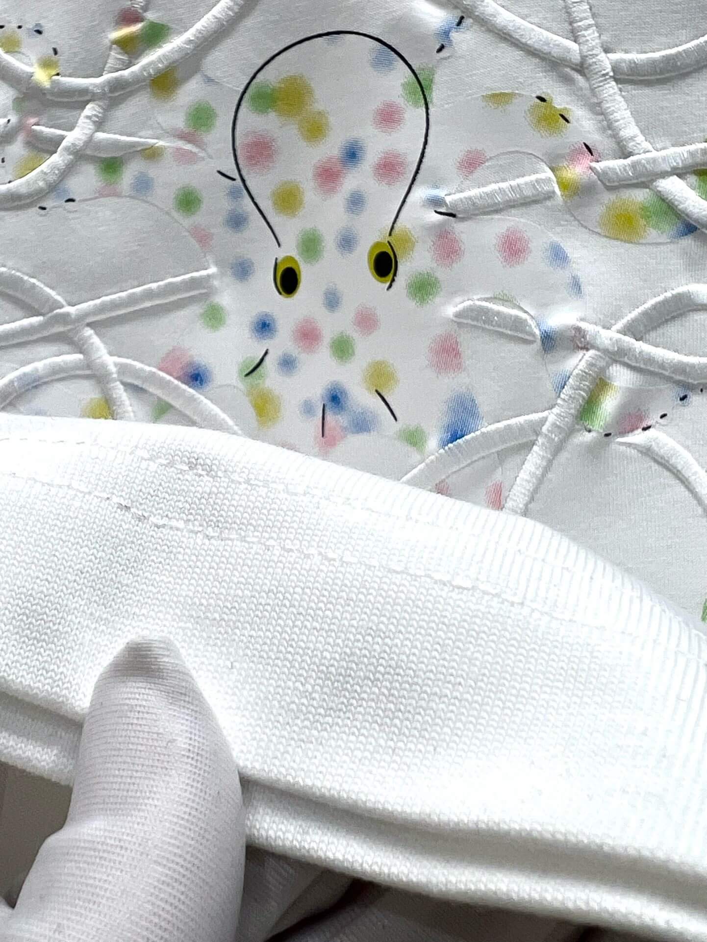 Camiseta con bordado de pulpo